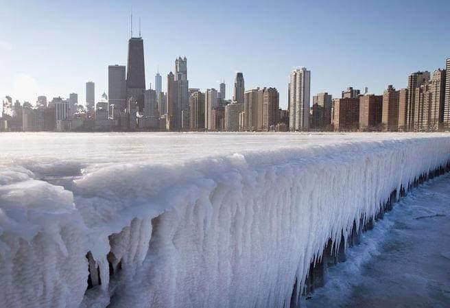 mróz, zima, zamarznięte Chicago na Joe Monster
