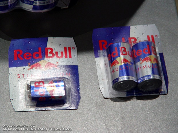 Rzeźb z puszek Red Bulla