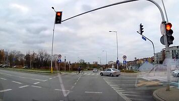 Potrącenie rowerzysty na pasach w Warszawie