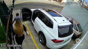 Kobieta stawia opór przy próbie kradzieży samochodu