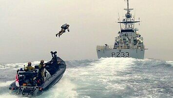 Royal Marines testują przydatność jetpacków przy abordażu 