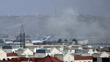 Zamach bombowy pod lotniskiem w Kabulu