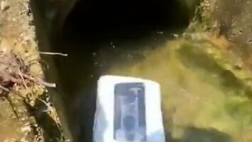 Krótka przeprawa telefonu drogą wodną