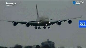 Pilot ląduje A380 podczas porywistego wiatru