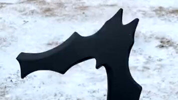 Świeżo malowany batarang