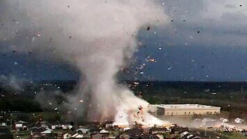 Potężne tornado w Andover, Kansas, 30 kwietnia 2022