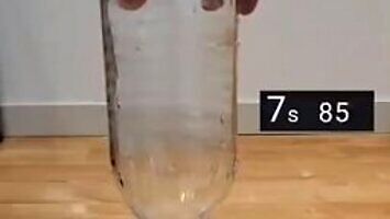 Jak szybko opróżnić butelkę wody?