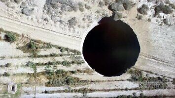 Gigantyczne zapadlisko nieopodal kopalni w Chile