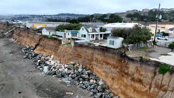 Erozja wybrzeża Pacyfiku w San Francisco