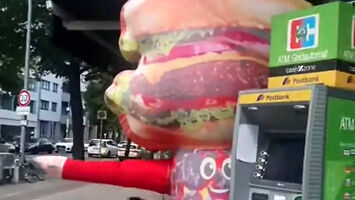 Reklama burgerowni w Berlinie