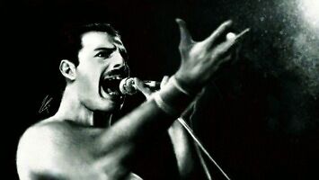 Freddie Mercury "śpiewa" "My Heart Will Go On" Celine Dion