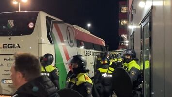 Piłkarze Legii zatrzymani przez policję – gigantyczny skandal w Holandii