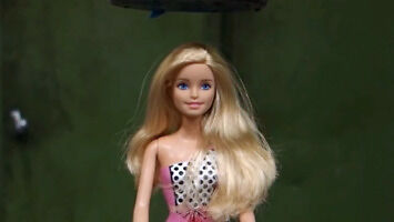 Barbie vs prasa hydrauliczna 