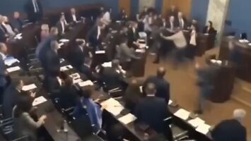 Bójka podczas obrad nad ustawą rodem z Rosji w gruzińskim parlamencie