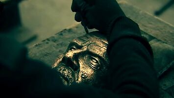 Polski rzemieślnik wykuwa twarz Waltera White'a z Breaking Bad