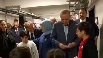 Erdogan rozdaje pieniądze bezpośrednio w lokalu wyborczym
