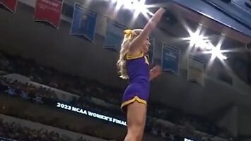 Cheerleaderka wkracza do akcji