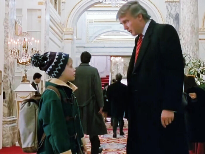 Większość osób pamięta scenę spotkania Kevina z Donaldem Trumpem w Nowym Jorku. A który z innych profesjonalnych zarabiaczy kasy pojawił się na moment na ekranie w „Iron Manie 2”?