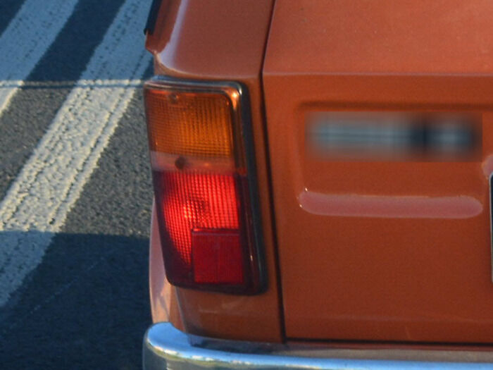 Lampa na poniższym zdjęciu pochodzi z samochodu: