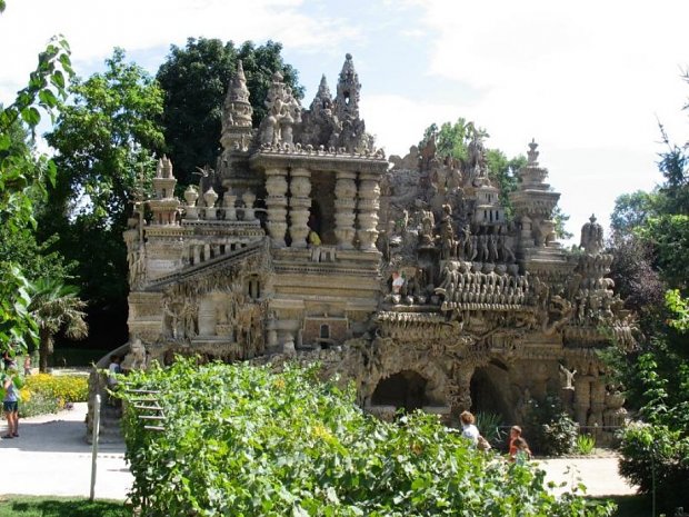 ferdinand-cheval_s-ideal-palace-19