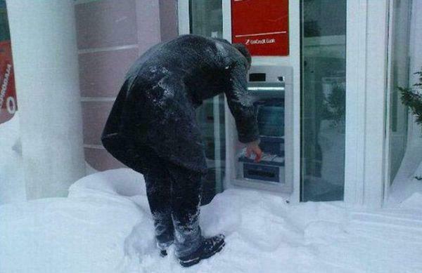 if-theres-one-thing-russians-are-good-at-its-getting-through-the-winter-36-photos-8