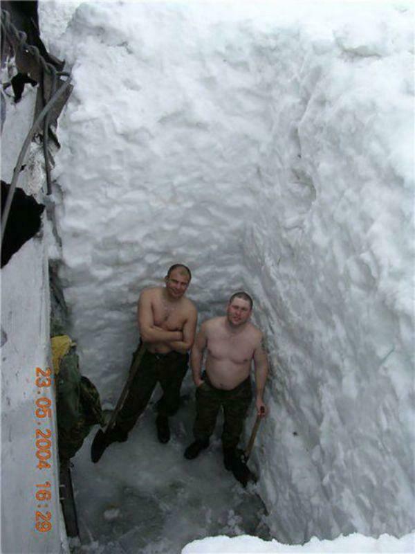 if-theres-one-thing-russians-are-good-at-its-getting-through-the-winter-36-photos-14