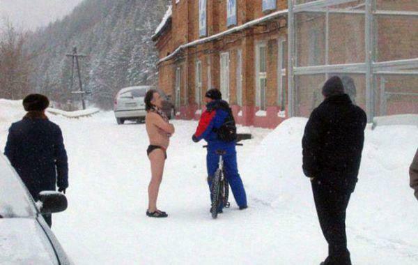 if-theres-one-thing-russians-are-good-at-its-getting-through-the-winter-36-photos-17