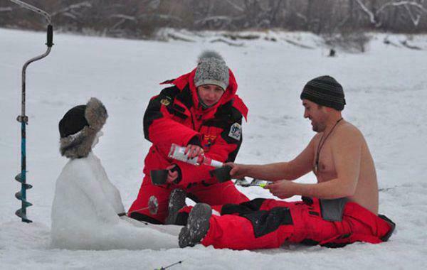 if-theres-one-thing-russians-are-good-at-its-getting-through-the-winter-36-photos-15