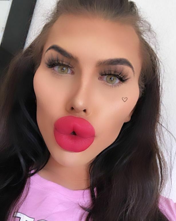0_PAY-A-sexual-plastic-surgery-model-with-biggest-lip-in-the-UK-reveals-how-she-makes-£5000-a-month-from.jpg