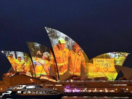 W Sidney dziękują strażakom za poświęcenie i walkę z pożarami w Australii