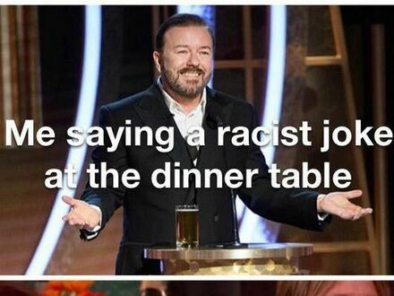 Ja opowiadający rasistowski kawał przy stole