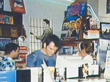 Quentin Tarantino w wieku 22 lat, kiedy pracował w wypożyczalni kaset wideo, 1985