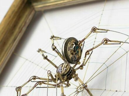 Steampunkowy pająk autorstwa Petera Szucsy