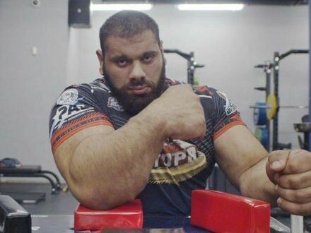 Obecny mistrz świata w siłowaniu się na rękę Levan "Leviathan" Saginashvili
