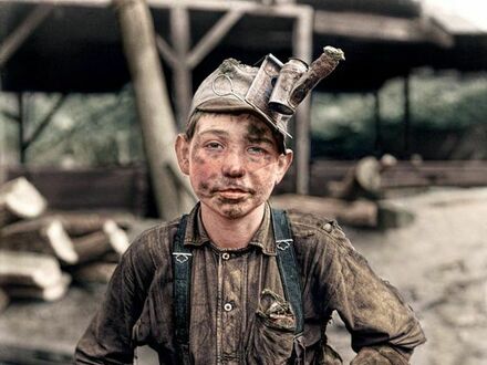 Jedenastoletni górnik z kopalni węgla po długiej całodziennej zmianie, 1908