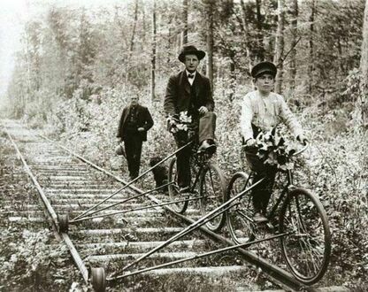 Rowery, które mogły jeździć po torach kolejowych, 1910 w Pellston, Michigan