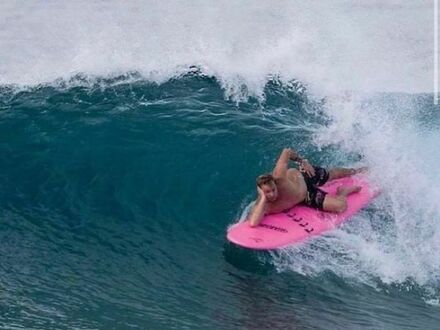 Wyluzowany surfer