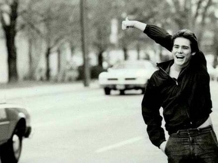 19-letni Jim Carrey "łapiący stopa" w 1981