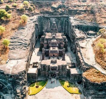 Świątynia stworzona z jednej wielkiej skały, Maharashtra, Indie