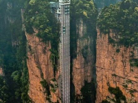Park Narodowy Zhangjiajie w Chinach - najwyższa winda zewnętrzna na świecie