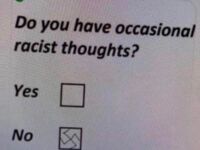 Czy od czasu do czasu miewasz rasistowskie myśli?