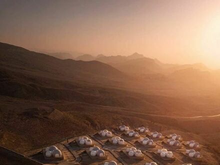 Hotel w Jordanii, który wygląda jak kolonia na Marsie
