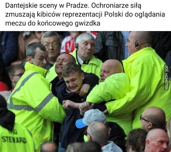Dantejskie sceny w Pradze. Ochroniarze siłą zmuszają kibiców reprezentacji Polski do oglądania
meczu do końcowego gwizdka