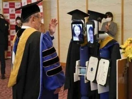 Zdalne rozdanie dyplomów w Chinach