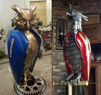 Rzeźby ptaków stworzone z części motocyklów i złomu