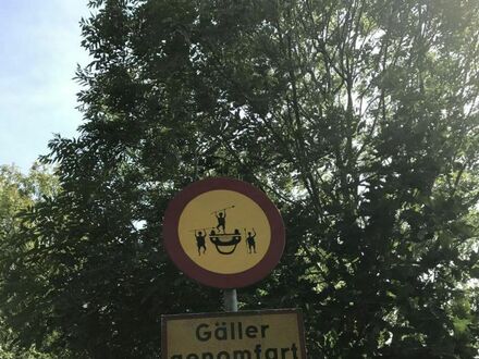Znak zakazu wjazdu dla samochodów w Szwecji