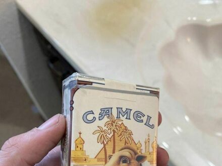 Nieotwarta paczka Cameli z 1988