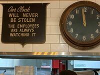 Nasz zegar nigdy nie zostanie skradziony, pracownicy zawsze mają na niego oko