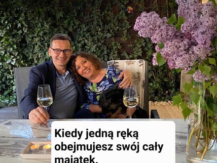 Morawiecki wrzucił memiczne zdjęcie z żoną