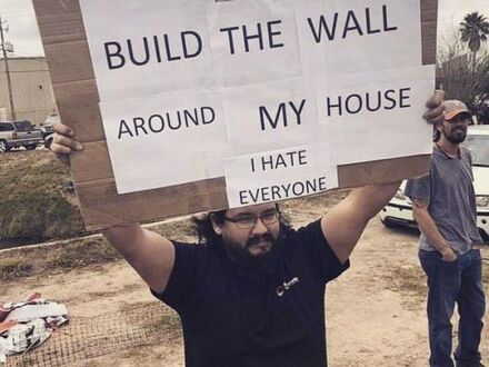 Zbudujcie mur dookoła mojego domu! Nienawidzę wszystkich!